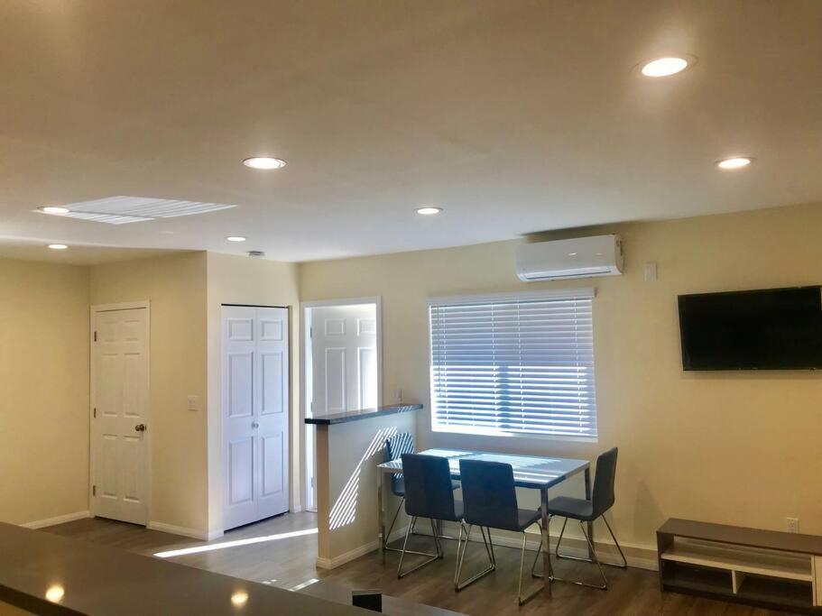 Private Modern Guesthouse With Backyard Λος Άντζελες Εξωτερικό φωτογραφία